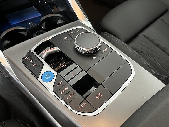 BMW i4 8 of 14