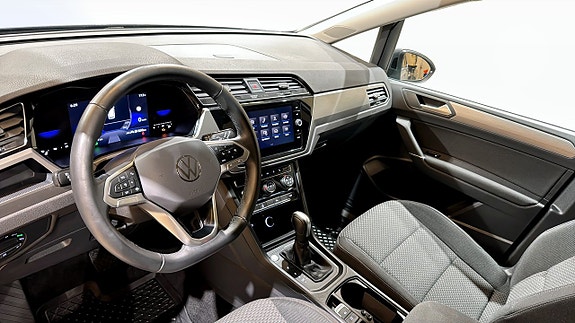 Volkswagen Touran 7 of 22