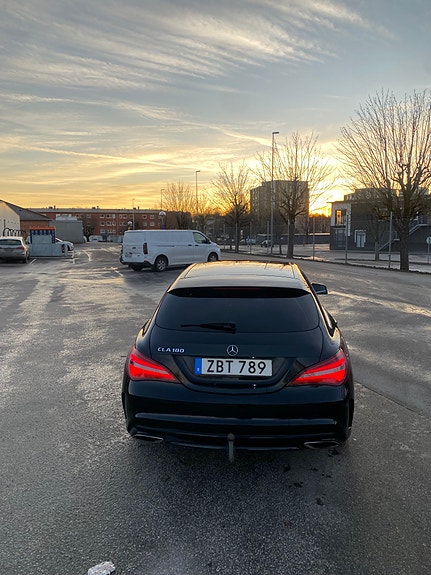 Mercedes-Benz CLA180 8 of 18