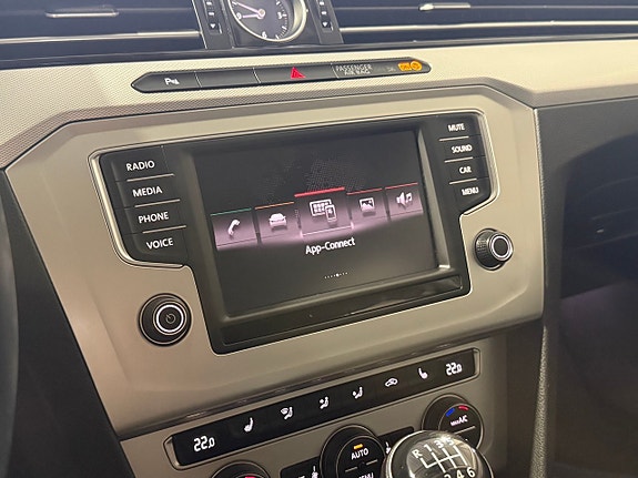 Volkswagen Passat 23 of 24