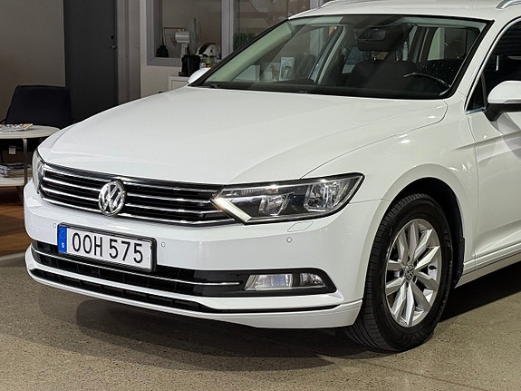 Volkswagen Passat 3 of 24