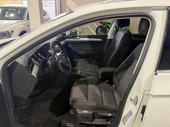 Volkswagen Passat 17 of 24