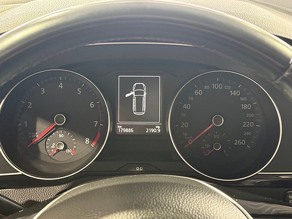 Volkswagen Passat 20 of 24