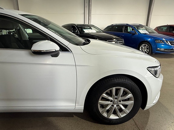 Volkswagen Passat 14 of 24
