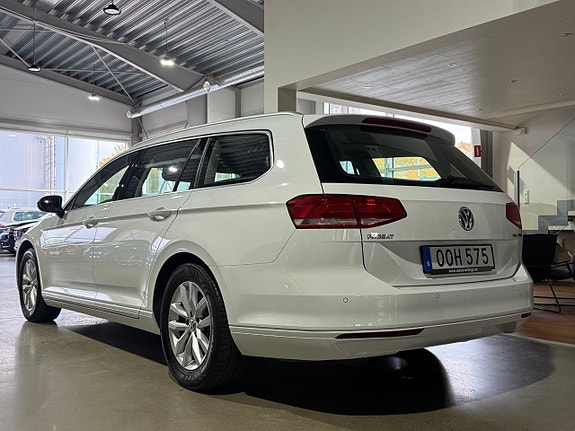 Volkswagen Passat 8 of 24