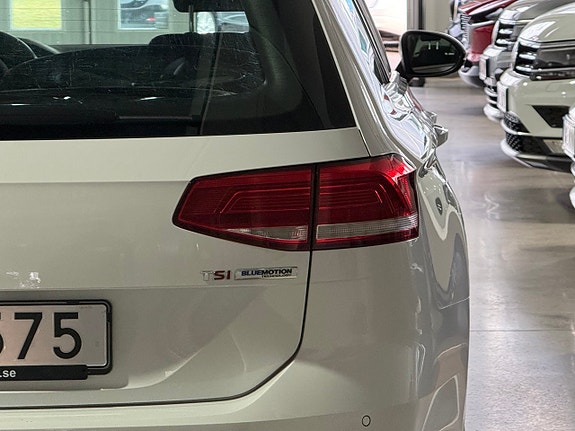 Volkswagen Passat 10 of 24