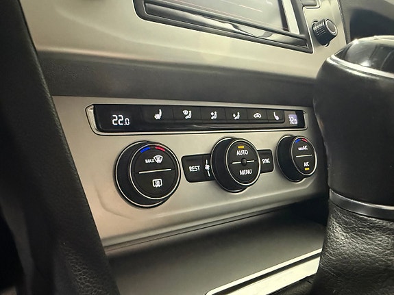 Volkswagen Passat 22 of 24