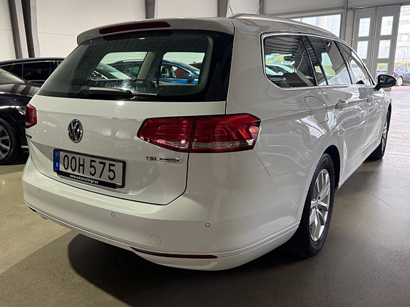 Volkswagen Passat 12 of 24
