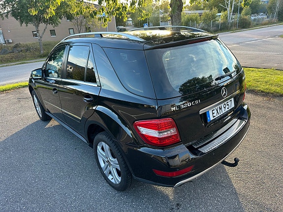 Mercedes-Benz ML320 9 of 16