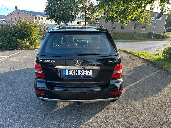 Mercedes-Benz ML320 6 of 16