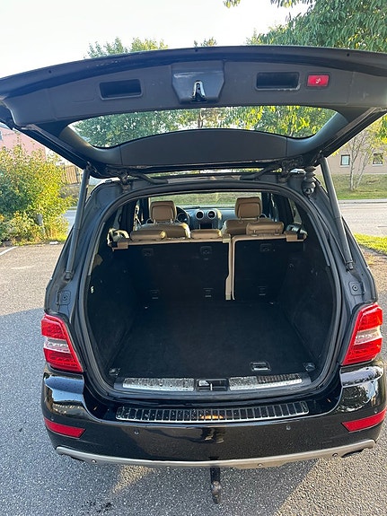Mercedes-Benz ML320 7 of 16