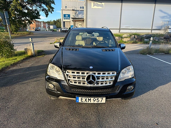 Mercedes-Benz ML320 2 of 16
