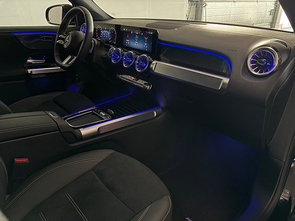 Mercedes-Benz GLB200 6 of 16