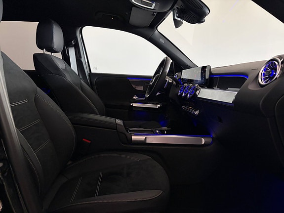 Mercedes-Benz GLB200 9 of 16