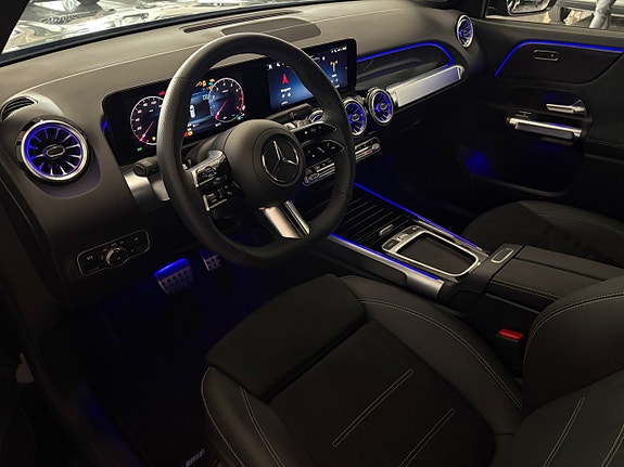 Mercedes-Benz GLB200 4 of 16