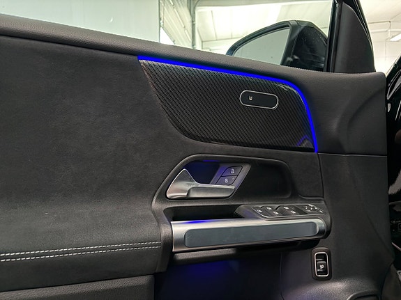 Mercedes-Benz GLB200 13 of 16