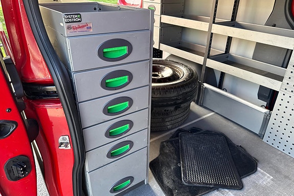 Nissan NV300 16 of 17