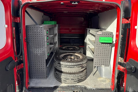 Nissan NV300 13 of 17