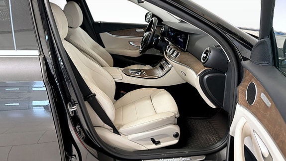 Mercedes-Benz E220 d 3 of 22