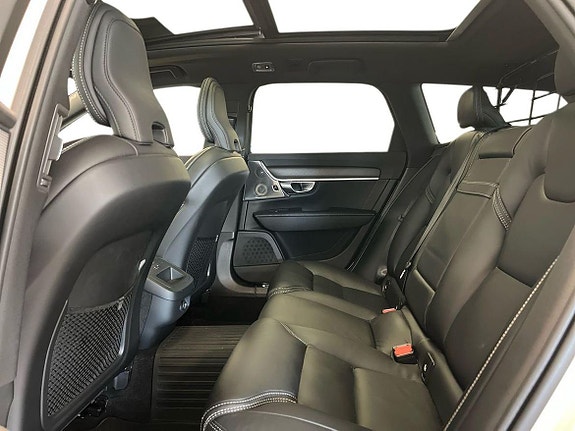 Volvo V90 Cross Country 24 of 29