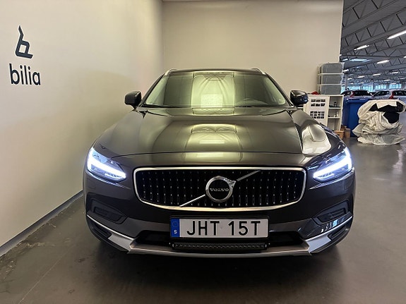 Volvo V90 Cross Country 2 of 20