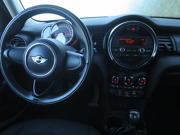 MINI Cooper 5 of 6