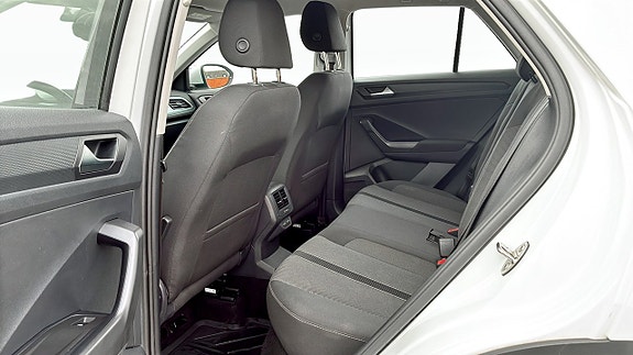 Volkswagen T-Roc 11 of 13