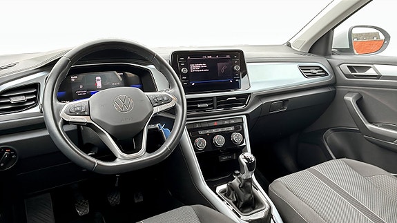 Volkswagen T-Roc 10 of 13