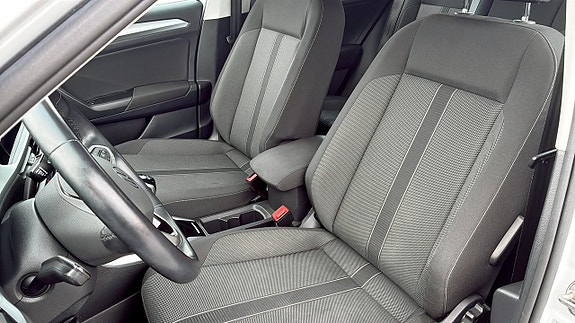 Volkswagen T-Roc 8 of 13