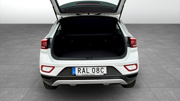Volkswagen T-Roc 12 of 13