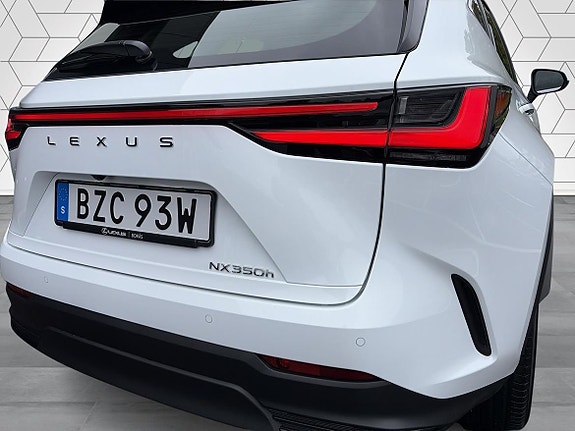 Lexus NX350h 18 of 20