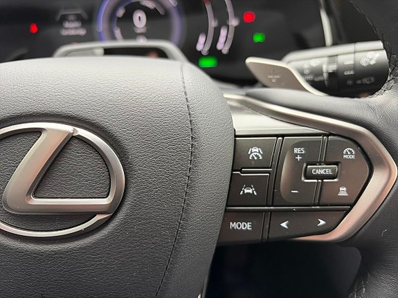 Lexus NX350h 15 of 20