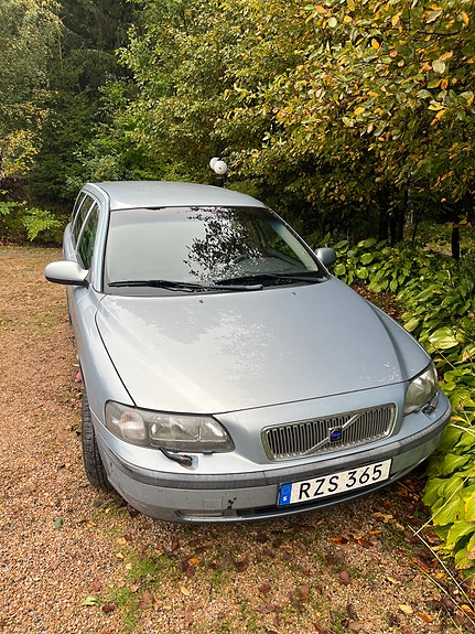 Volvo V70 2 of 5