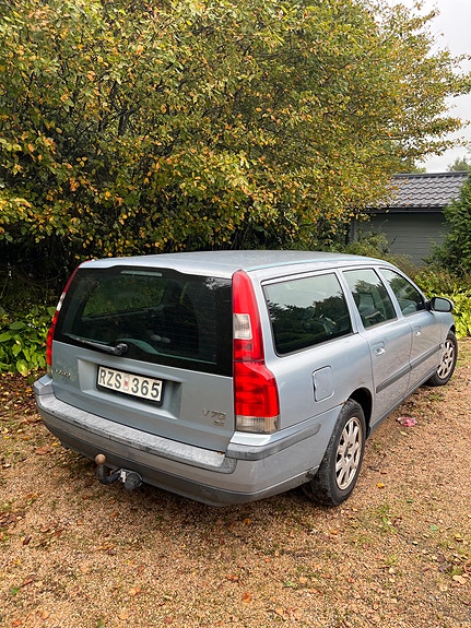 Volvo V70 4 of 5