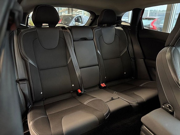 Volvo V40 12 of 21