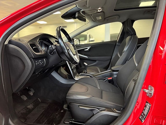 Volvo V40 8 of 21