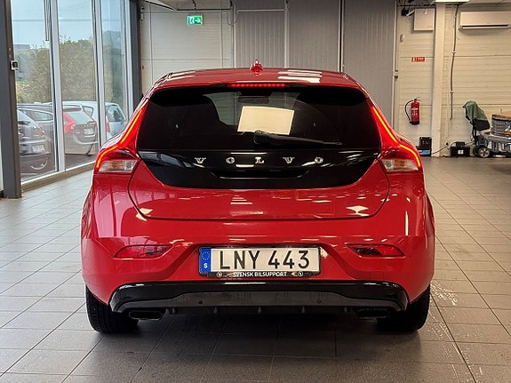 Volvo V40 4 of 21