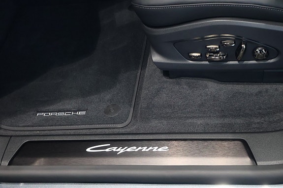 Porsche Cayenne Coupe 11 of 19