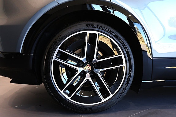 Porsche Cayenne Coupe 6 of 19