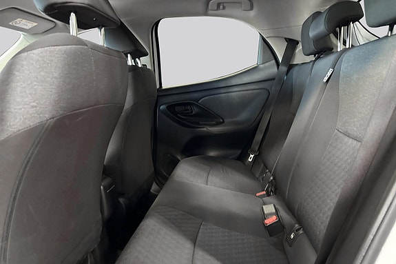 Toyota Yaris 9 of 16