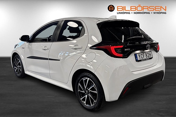 Toyota Yaris 6 of 16