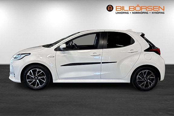Toyota Yaris 4 of 16