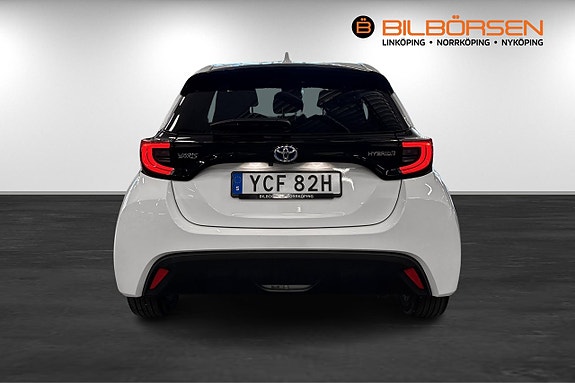 Toyota Yaris 5 of 16