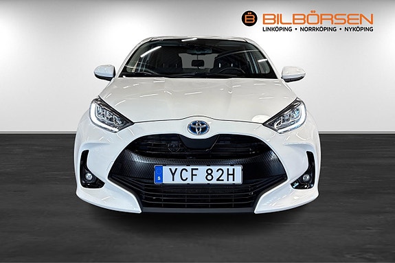 Toyota Yaris 2 of 16