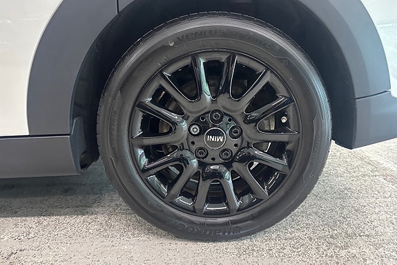 MINI Cooper 15 of 18