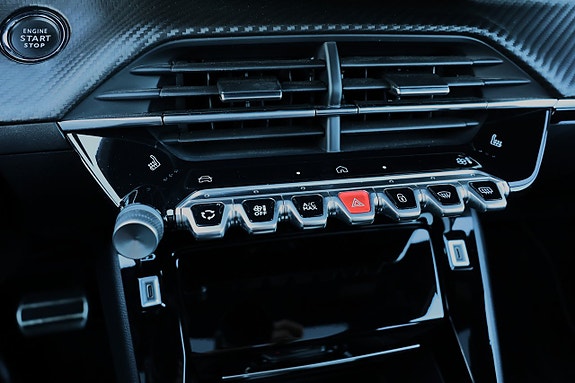 Peugeot 2008 16 of 19