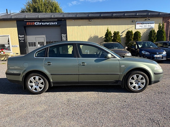 Volkswagen Passat 2 of 6