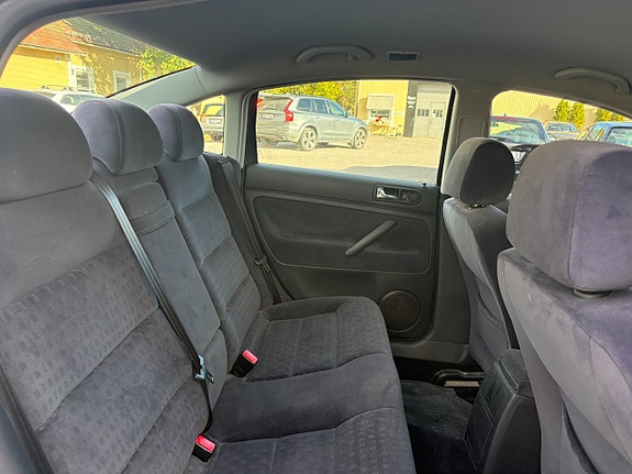 Volkswagen Passat 5 of 6