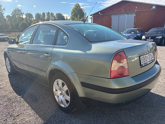Volkswagen Passat 4 of 6