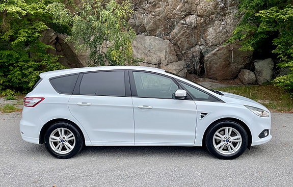 Ford S-MAX 3 of 9